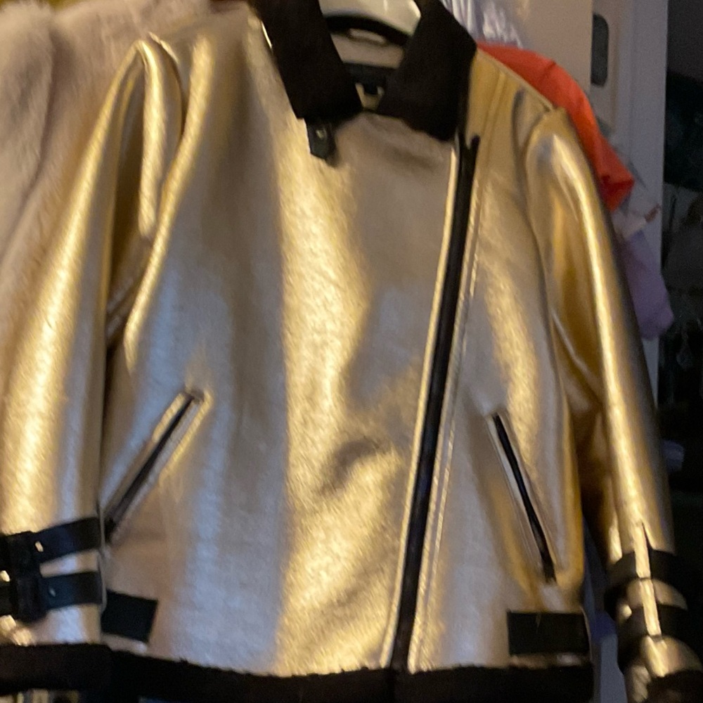 Perfect like new, You will shine in the sweetie. Enjoy